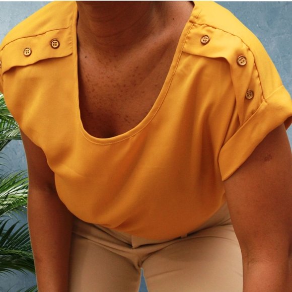 Mileage Women's Size L Short Sleeve Blouse Top Mustard Yellow - Picture 2 of 4